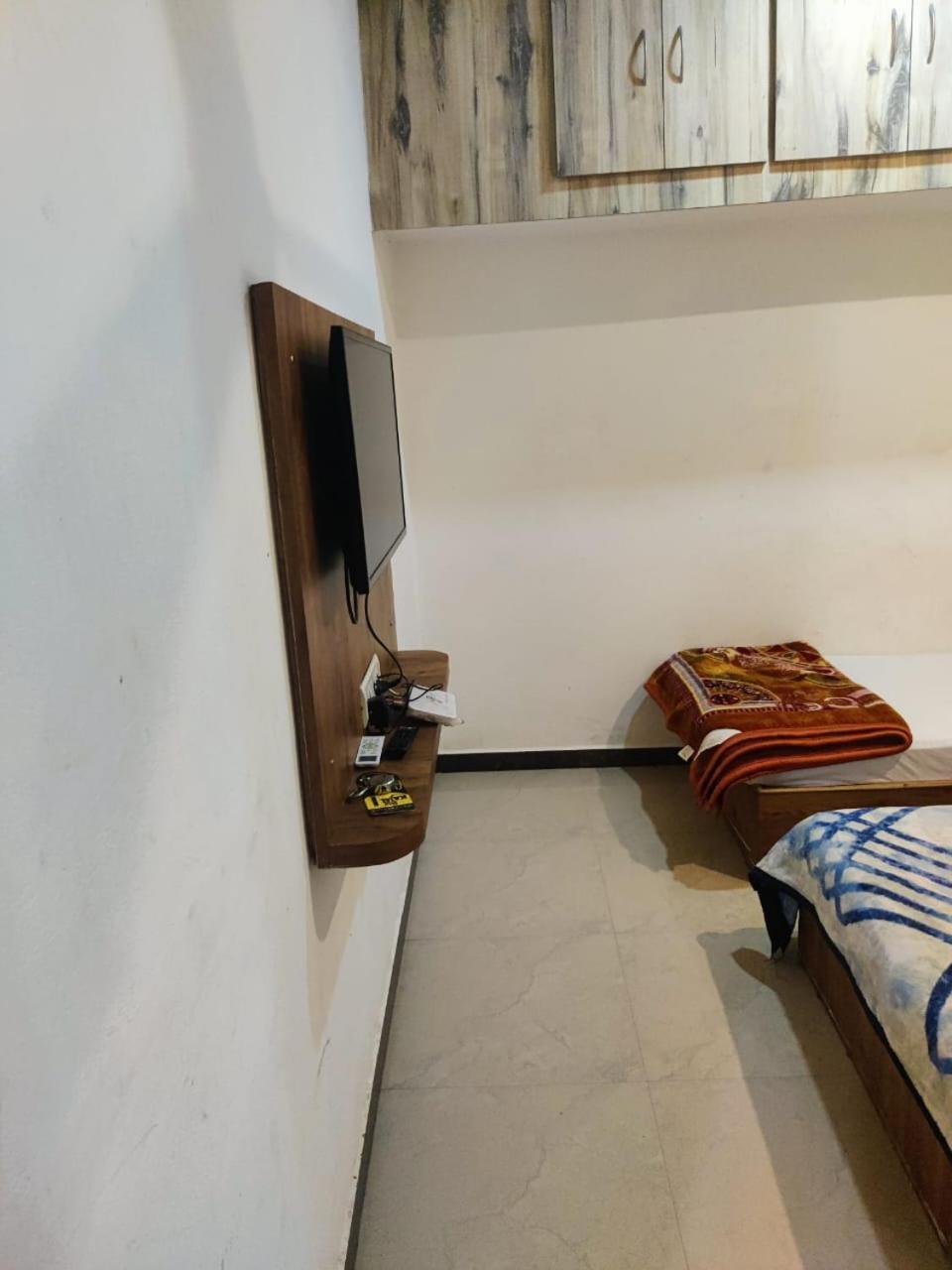Hotel Amritam Inn Uddzsaín Kültér fotó