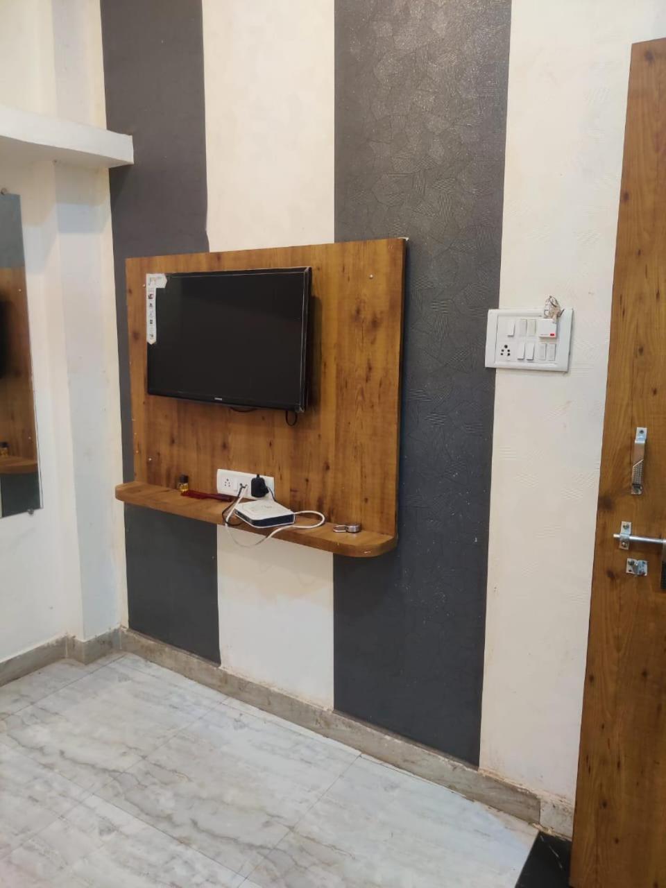 Hotel Amritam Inn Uddzsaín Kültér fotó