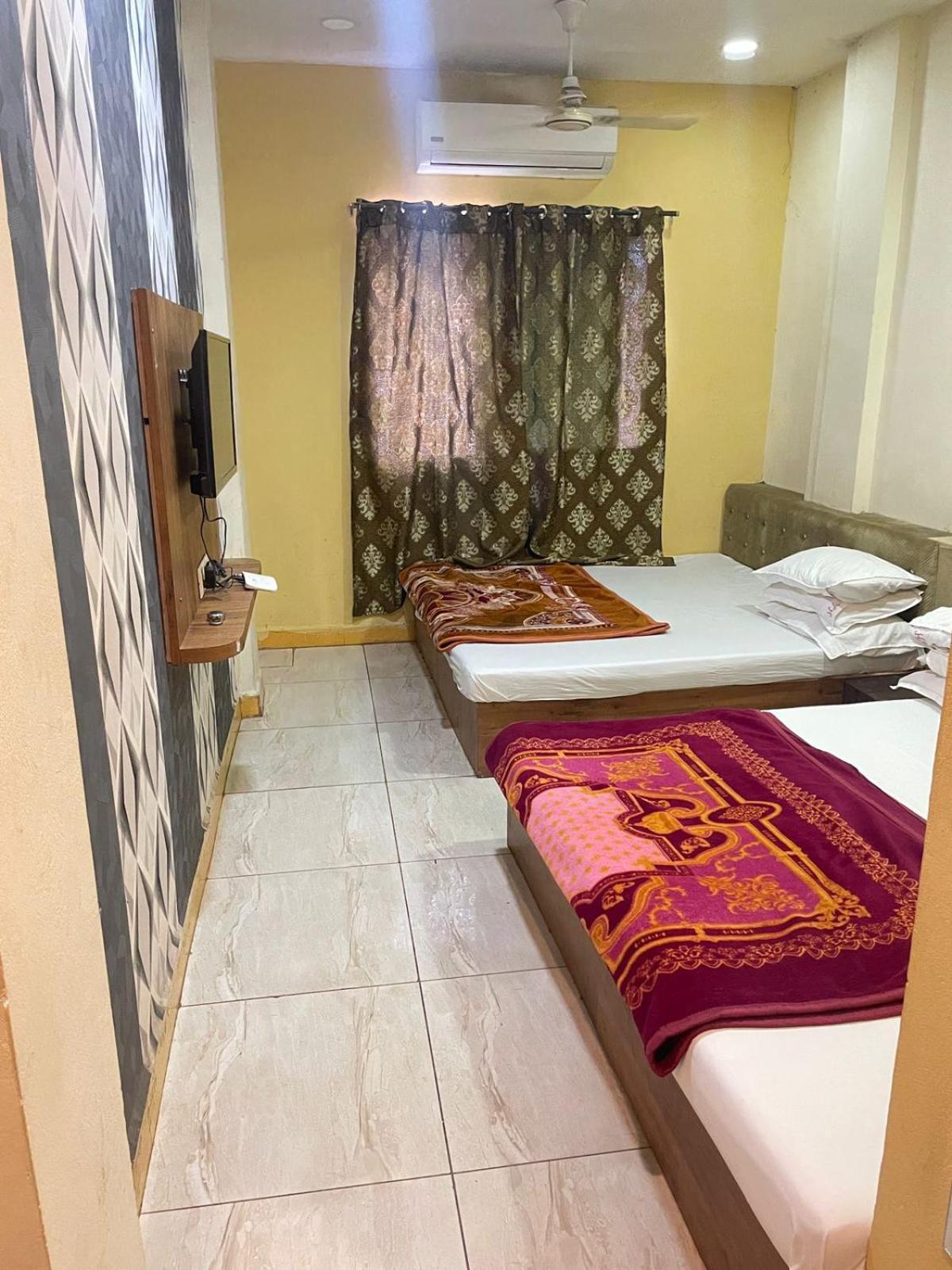 Hotel Amritam Inn Uddzsaín Kültér fotó